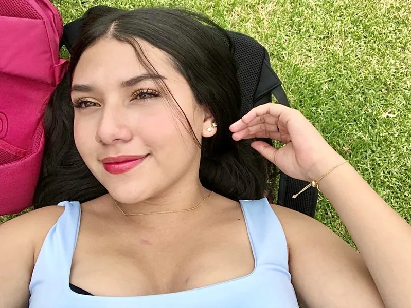 Live sex webcam photo for MikaelaStone #3009686