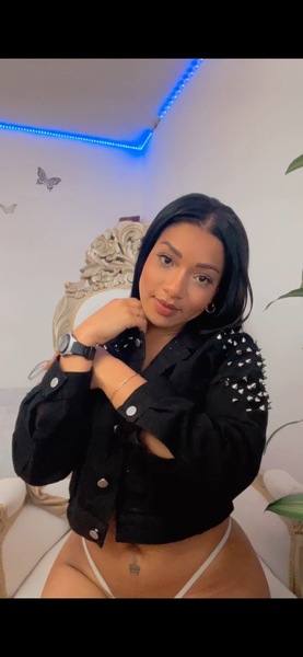 Live sex webcam photo for MoniqueCastillo #3010940