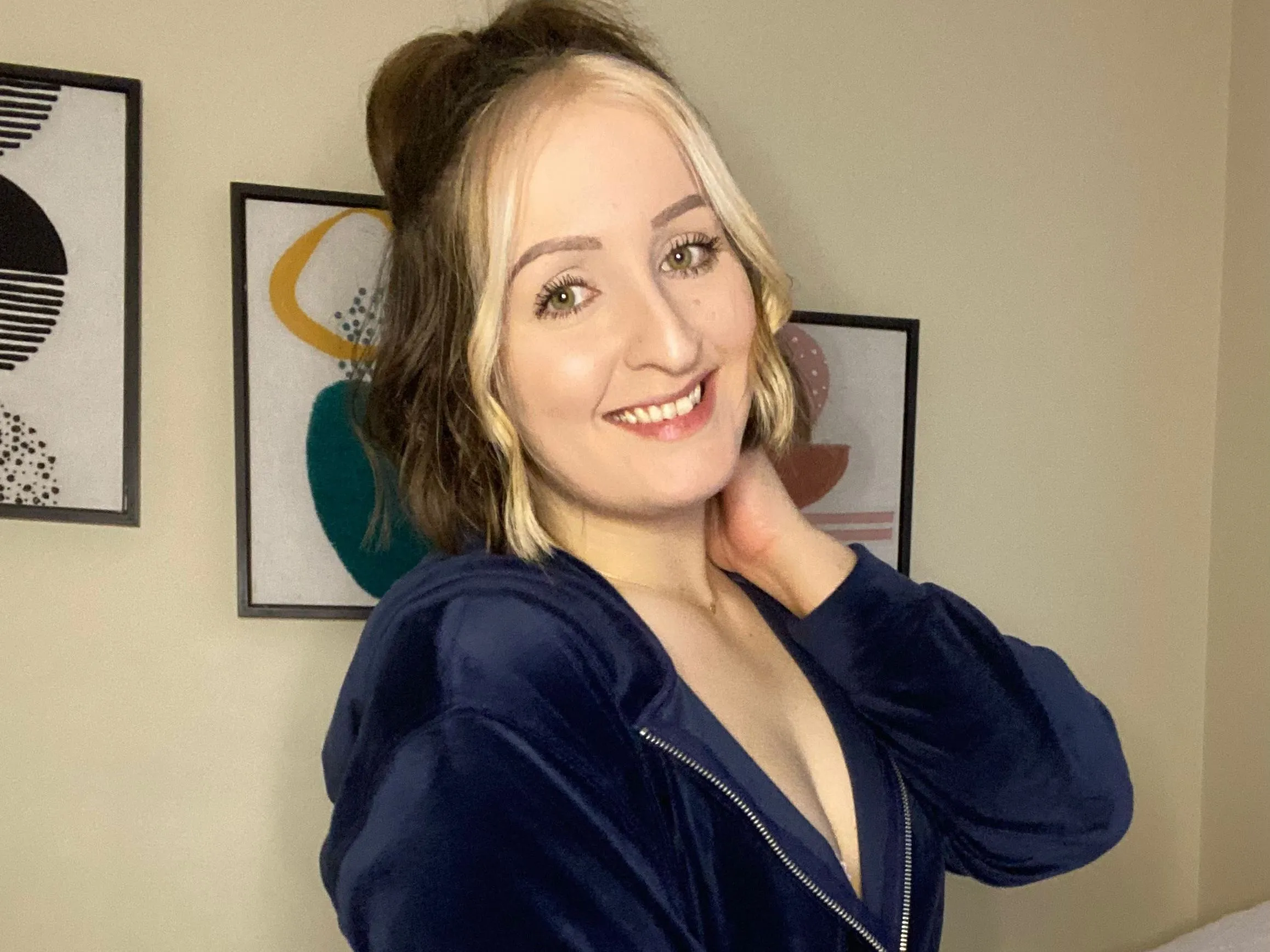 Live sex webcam photo for PrettyPisces #3162608