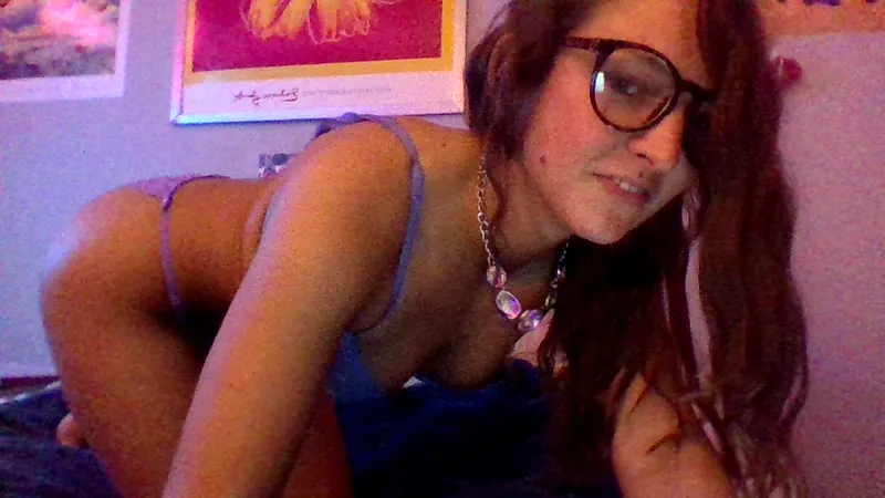 Live sex webcam photo for Kelsbunny21 #3070042