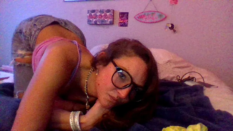 Live sex webcam photo for Kelsbunny21 #3070069