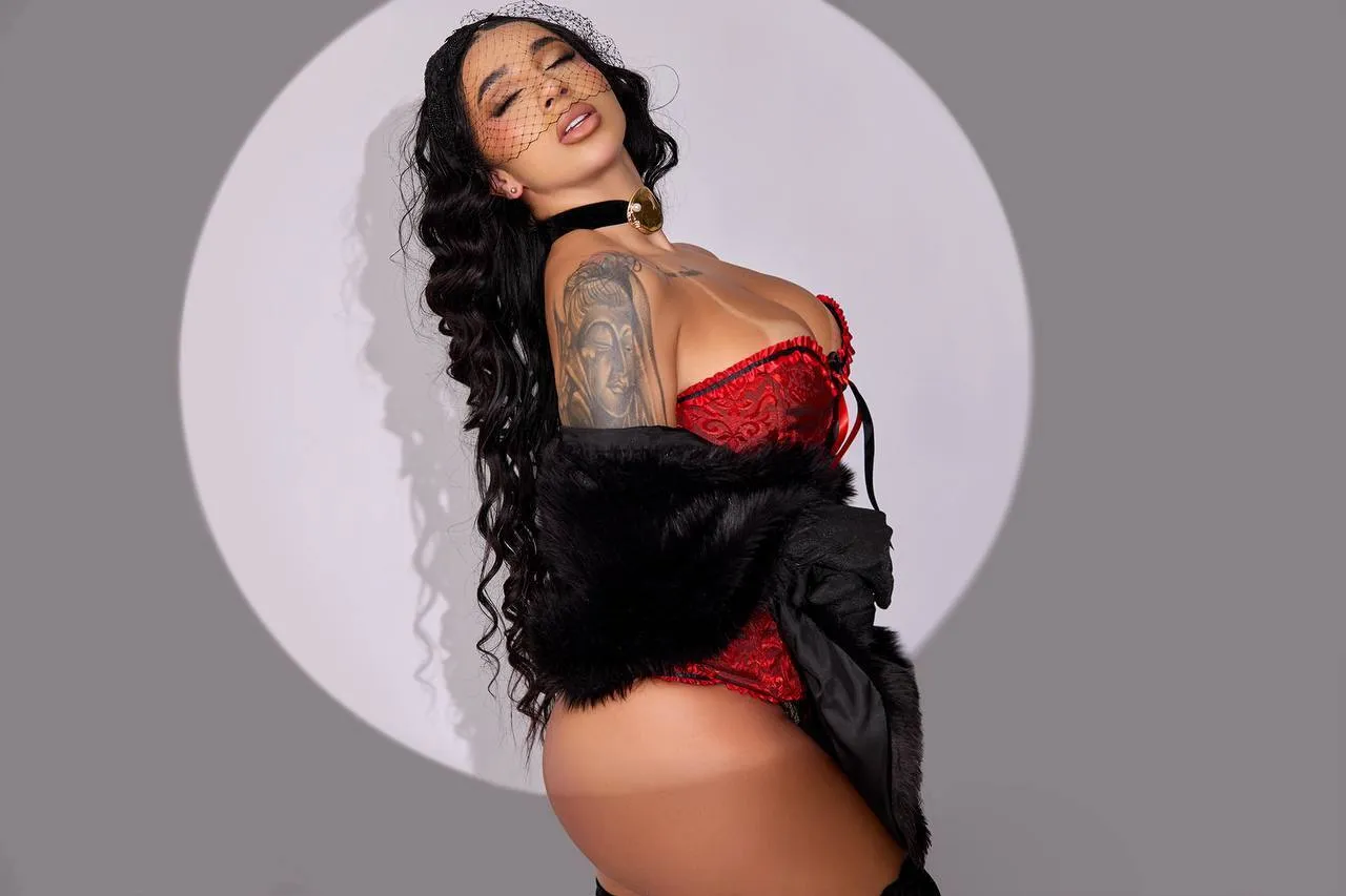 Live sex webcam photo for ElsaRush #8405934