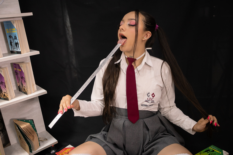 Live sex webcam photo for MiaaGloss #3423681