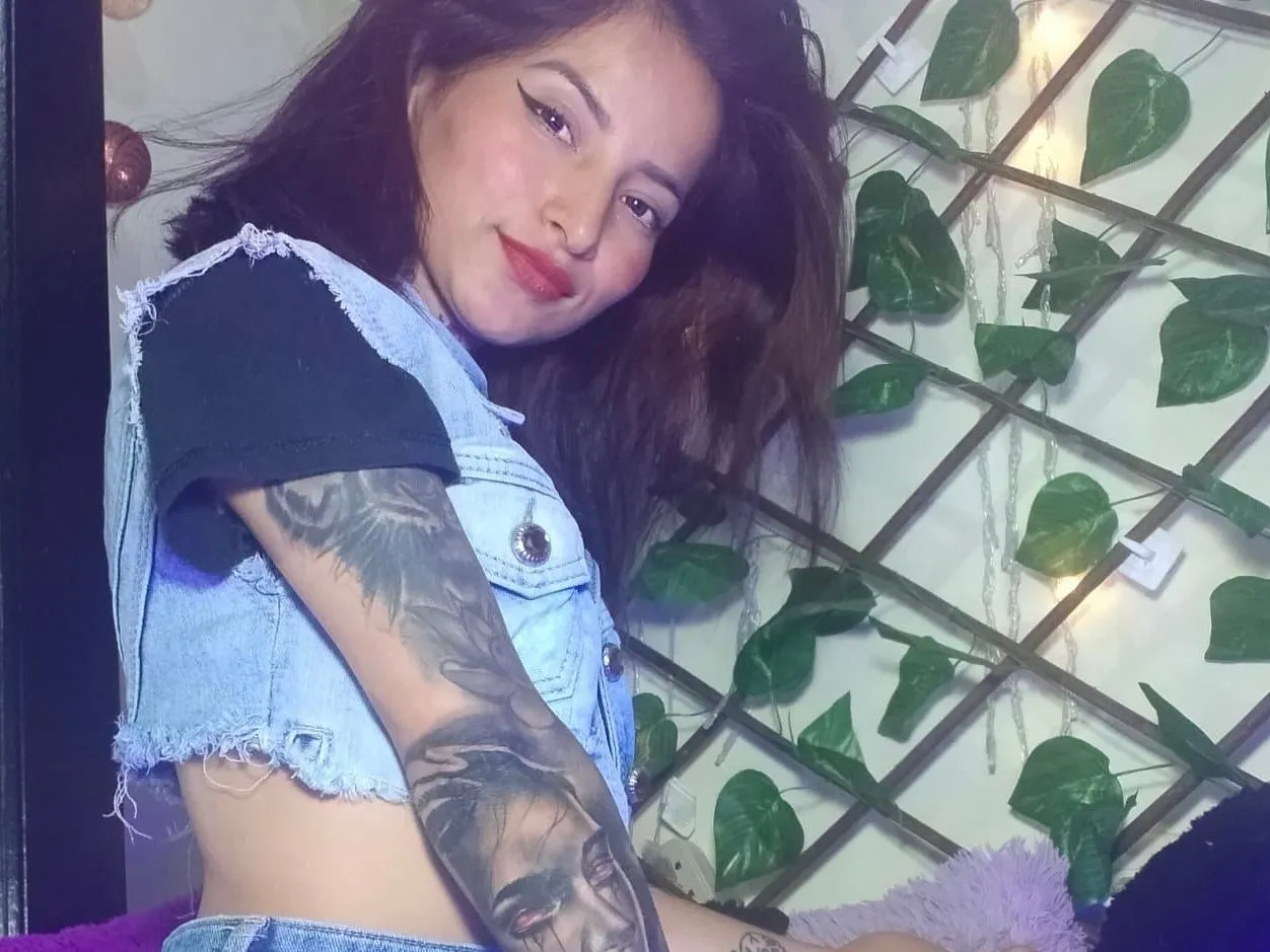 Live sex webcam photo for Antonellarivera18 #3138999