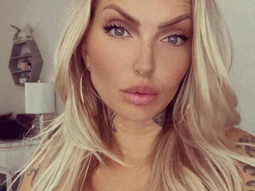 Live sex webcam photo for TaylorBardot #3208886