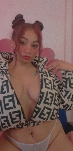 Live sex webcam photo for MiaFerrert #3035637