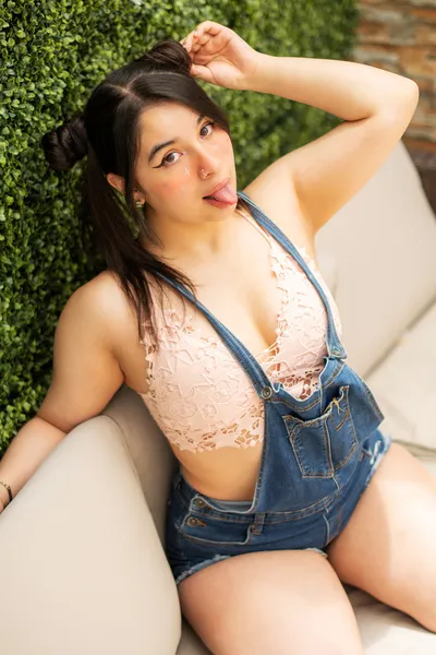 Live sex webcam photo for MiaJoshua #3574787