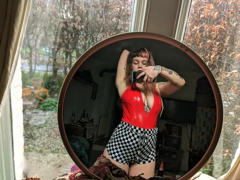 Live sex webcam photo for LunaWonderX #4112132