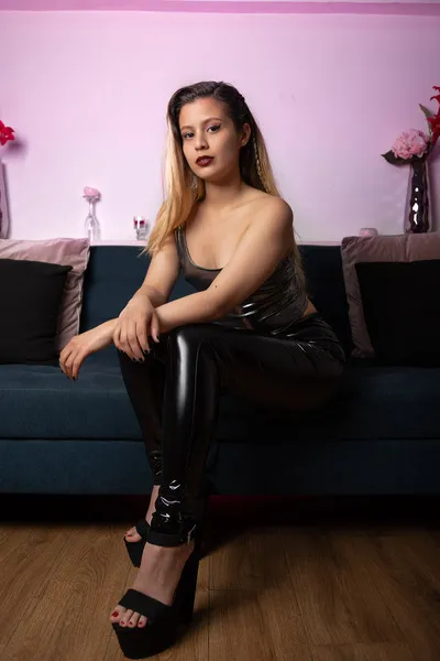 Live sex webcam photo for EmillyRogers #4098556