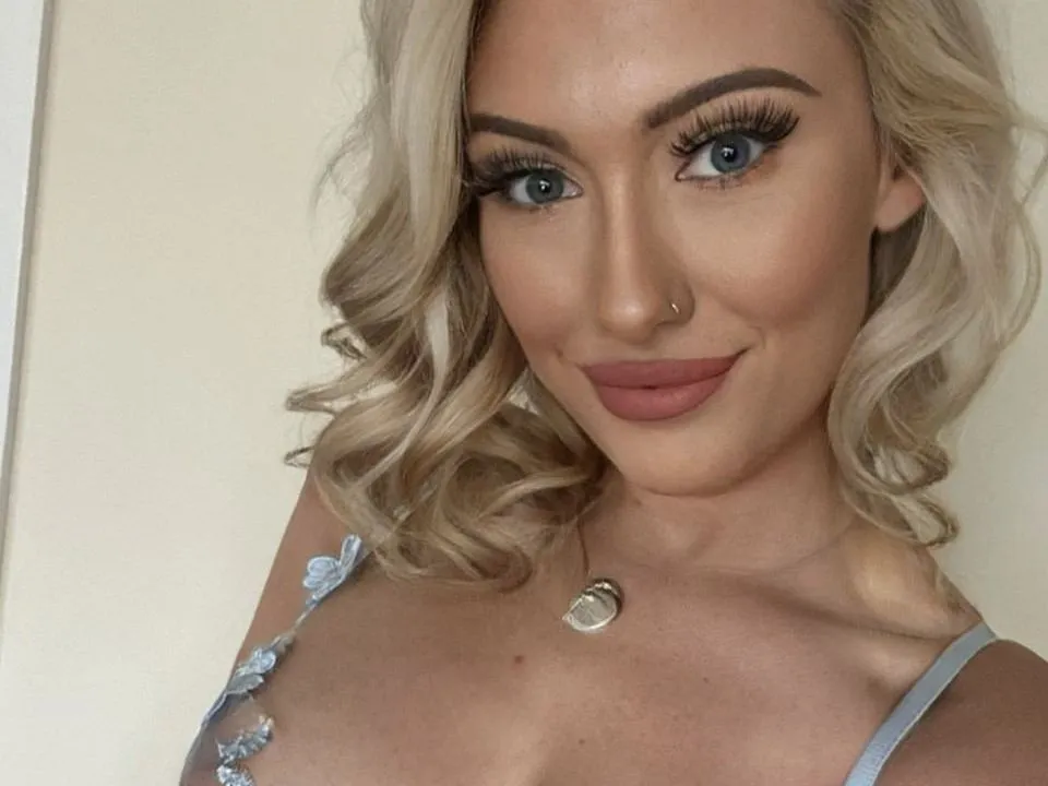 Live sex webcam photo for Lucybrookess #3949029