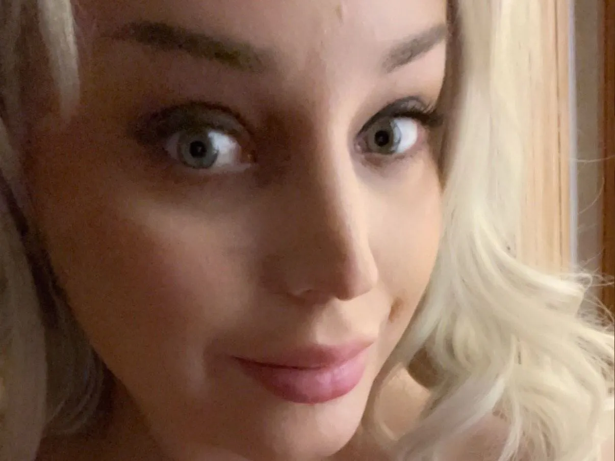 Live sex webcam photo for TSgoddessworld #4152986