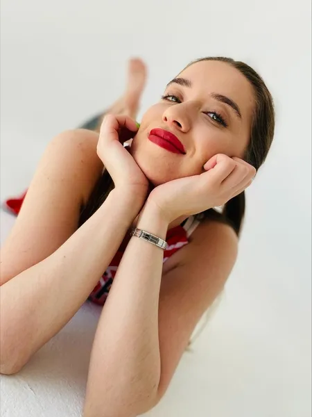 Live sex webcam photo for ElizabethSins #3430400