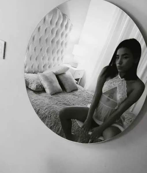 Live sex webcam photo for MollyBonnucci #3245023