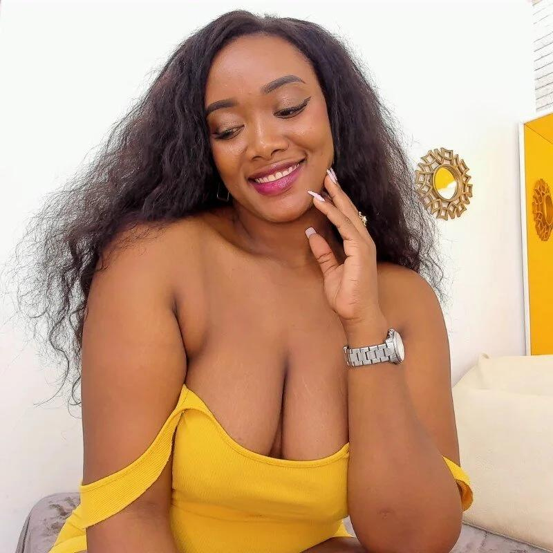 Live sex webcam photo for RoxanaBlanche #7878296