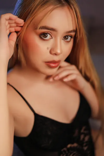 Live sex webcam photo for FaloonSims #3848980