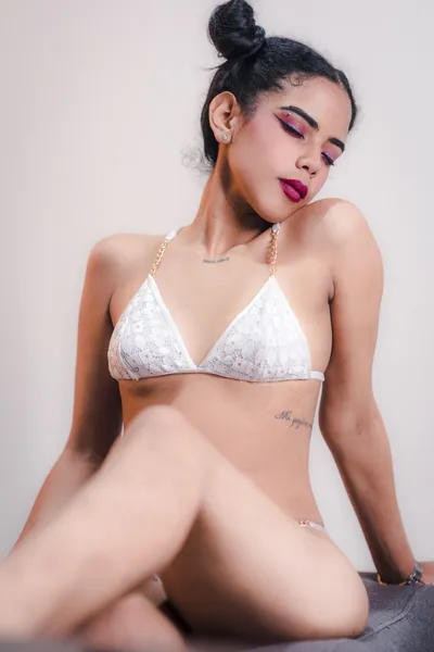 Live sex webcam photo for IsiisTaaylor #3185730