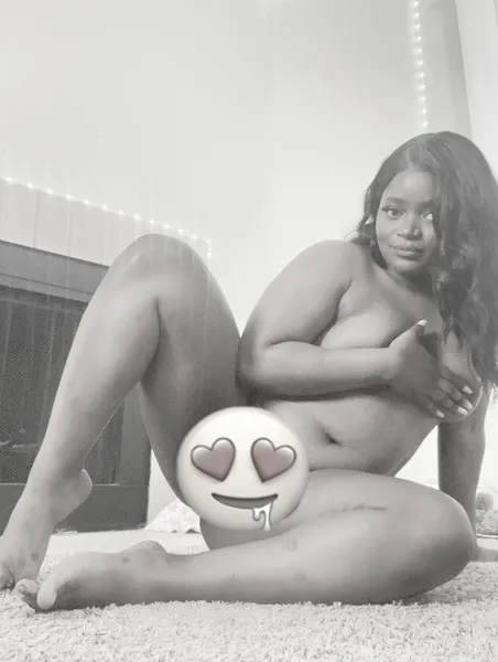 Live sex webcam photo for KarineLaRose #3223202