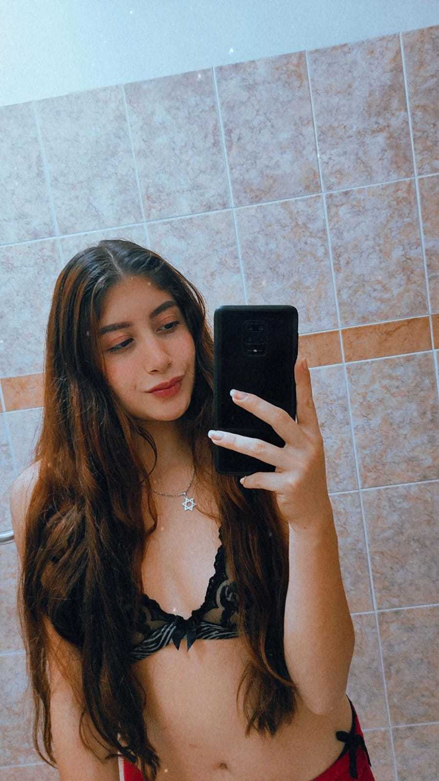 Live sex webcam photo for AbigailOwens #7374211