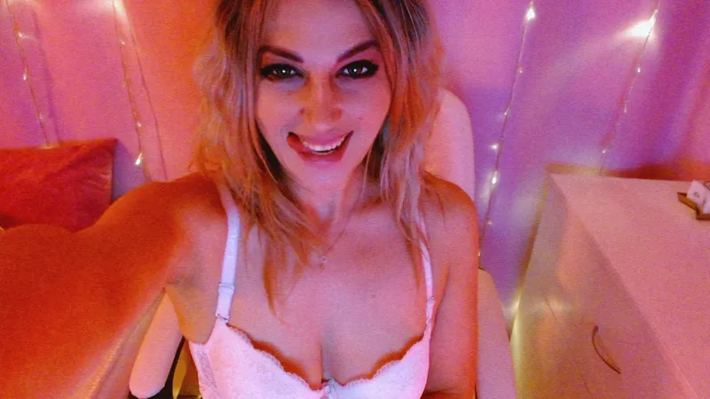 Live sex webcam photo for HongiMuni #3771321