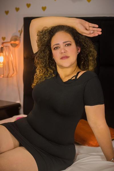 Live sex webcam photo for LeahTailor #3114957