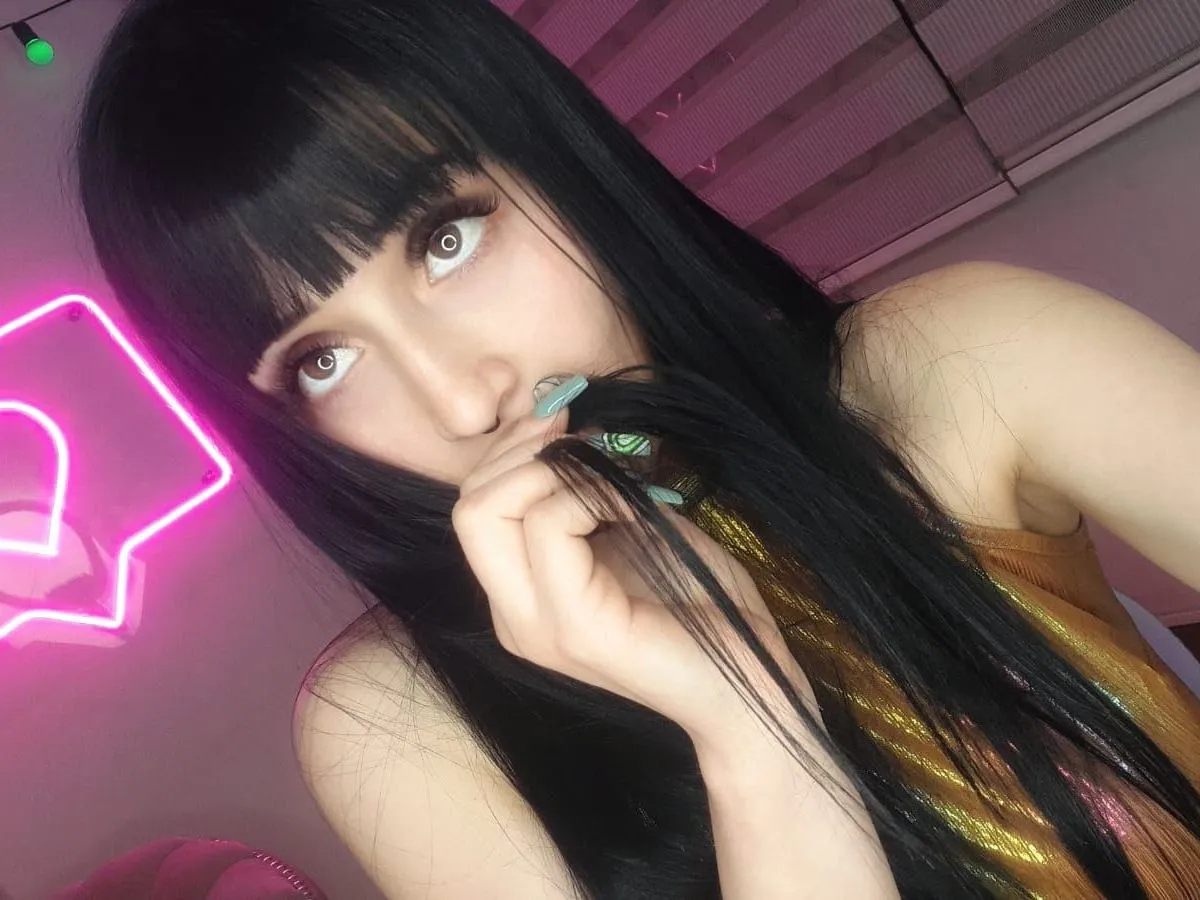 Live sex webcam photo for LollyPetite #3288157