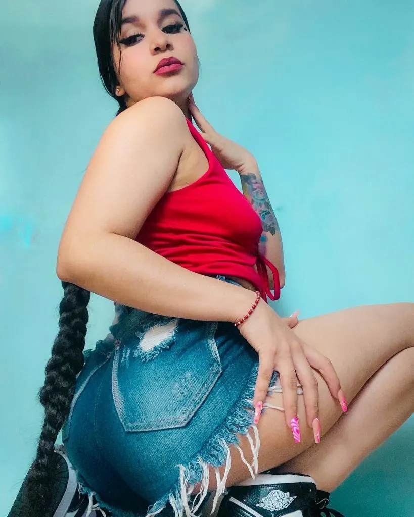 Live sex webcam photo for emilyhot079 #7236799