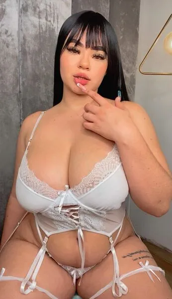 Live sex webcam photo for GiaThomsonm #4220511