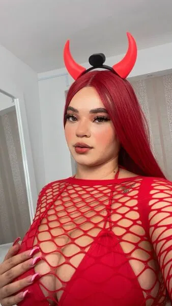 Live sex webcam photo for GiaThomsonm #3661571