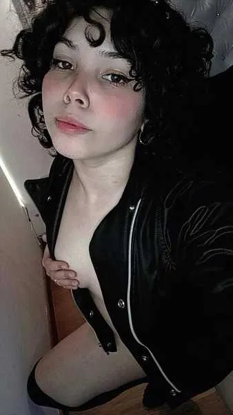 Live sex webcam photo for Sushixgo18 #3235979