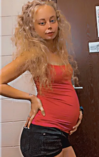 Live sex webcam photo for Relandkassie22 #5385835