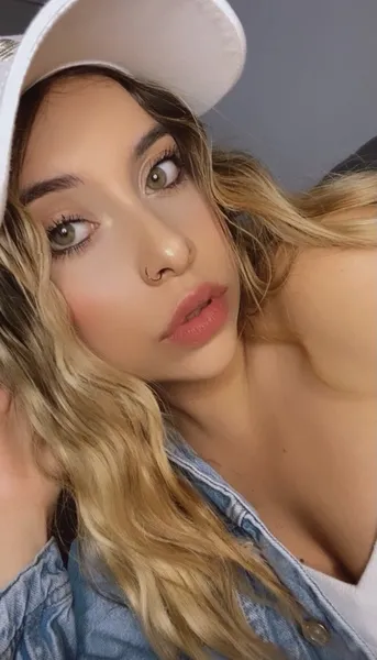 Live sex webcam photo for MartinaSotto #3069591