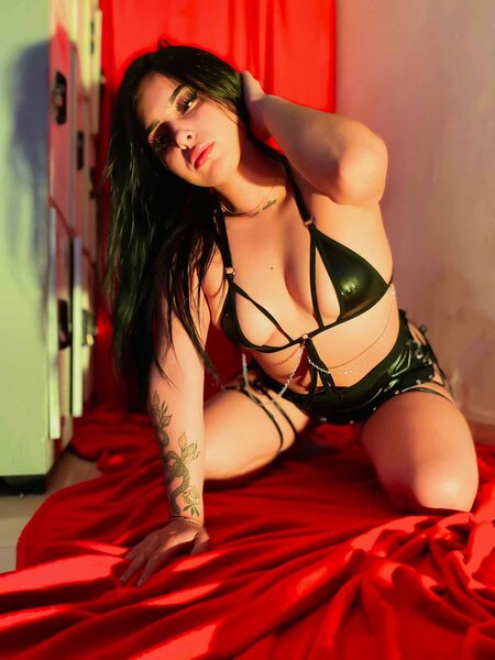 Live sex webcam photo for KarolinaHot69 #6451817