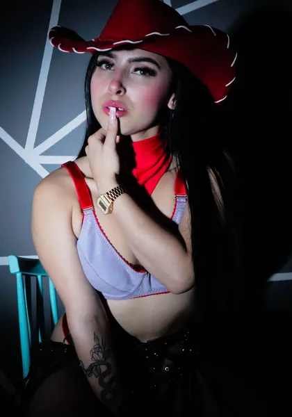 Live sex webcam photo for KarolinaHot69 #6996485
