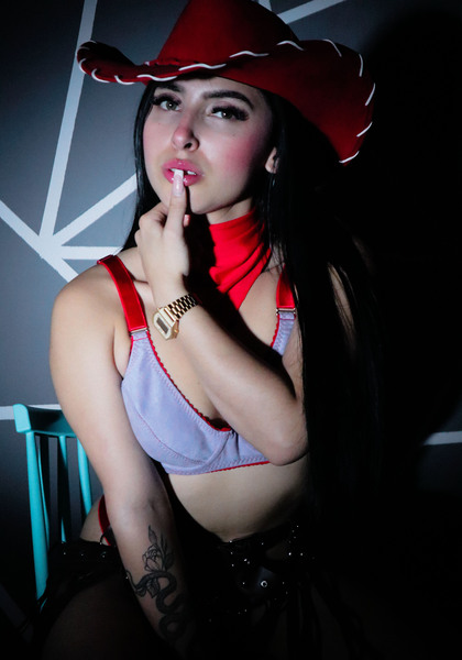 Live sex webcam photo for KarolinaHot69 #6996485