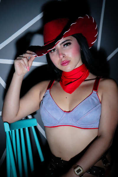 Live sex webcam photo for KarolinaHot69 #6996482