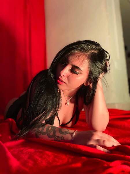 Live sex webcam photo for KarolinaHot69 #6451803