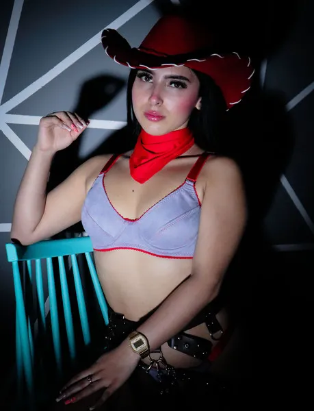 Live sex webcam photo for KarolinaHot69 #6996481