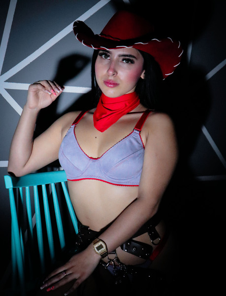 Live sex webcam photo for KarolinaHot69 #6996481