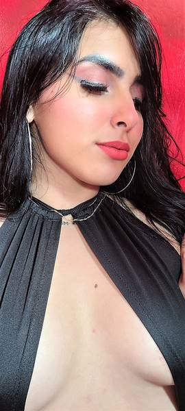 Live sex webcam photo for KarolinaHot69 #3196212