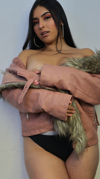 Live sex webcam photo for KarolinaHot69 #3559134