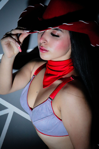 Live sex webcam photo for KarolinaHot69 #6996479