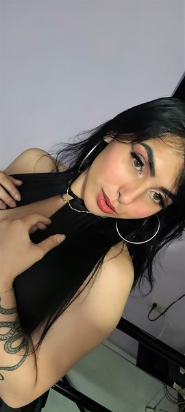 Live sex webcam photo for KarolinaHot69 #3196219