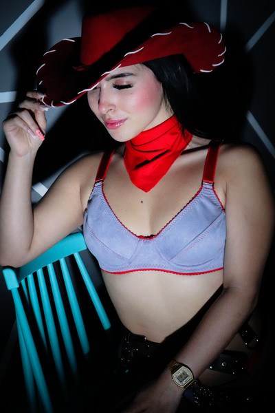 Live sex webcam photo for KarolinaHot69 #6996483