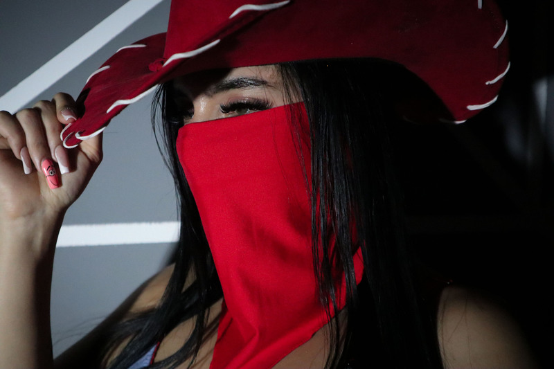 Live sex webcam photo for KarolinaHot69 #6996487