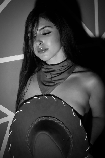 Live sex webcam photo for KarolinaHot69 #6996503