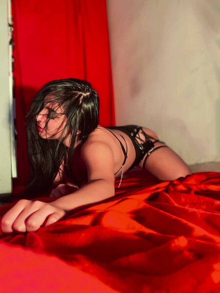 Live sex webcam photo for KarolinaHot69 #6451820