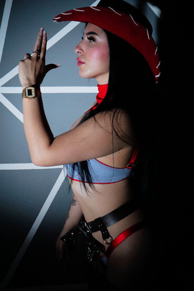 Live sex webcam photo for KarolinaHot69 #6996475