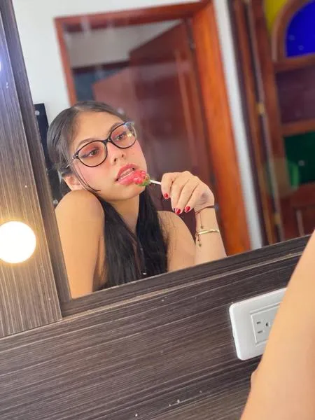 Live sex webcam photo for SophieAndrade #3228126