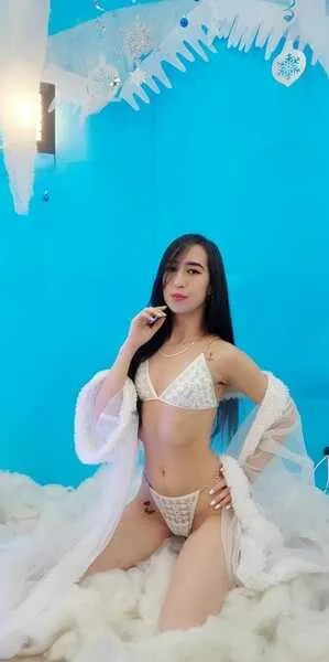 Live sex webcam photo for SophieBenz #3649886