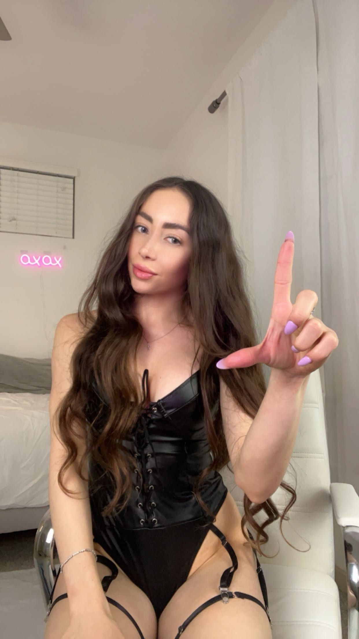 Live sex webcam photo for QueenChloeXO #7211205